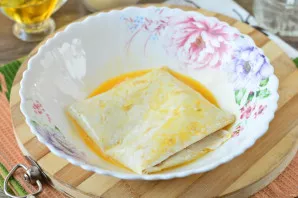 Soak the cakes on all sides in an egg beater.