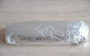 Roll up the roll, tightly wrap with foil. Bake in the oven for 1 hour at 180 degrees.