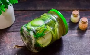 Pour the marinade into the jar and immediately roll it up, put it upside down, wrap it, leave for a day. Store zucchini in the cellar.