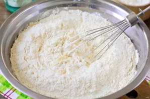 Pour 300 grams of flour, then, if necessary, add more.