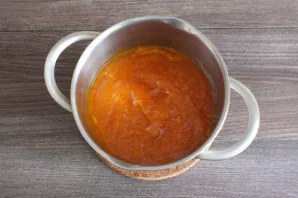 After the specified time, remove the jam from the heat.