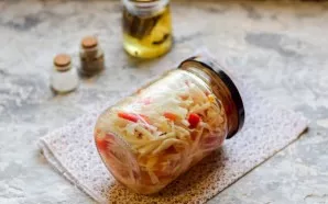 Screw the jar tightly and turn it over, cover it and leave for a day.