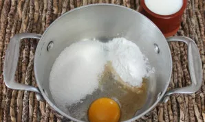 Prepare patissier cream. Pour sugar and starch into a saucepan. Put the yolk, vanilla tincture and milk. Mix everything. Heat, stirring c...