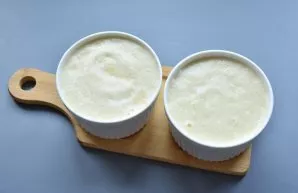 Grease the ceramic molds with butter and put the prepared rice base for pudding in them. Bake the pudding in a preheated oven at 170 degr...