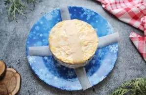 Remove the ring from the salad serving, and coat the top and sides of the salad with mayonnaise. Cut out two strips 3-4 centimeters wide ...