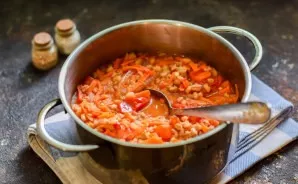 After a while, add vinegar, stir and turn off the fire.