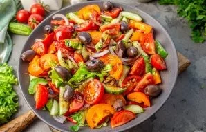 Pour the pre-prepared sauce over the vegetables. Stir gently.