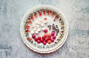 Prepare everything for decorating cookies. Make balls from marshmallows. Nose and mouth from marmalade.