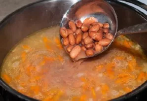 Now you can add boiled beans to the vegetables.
