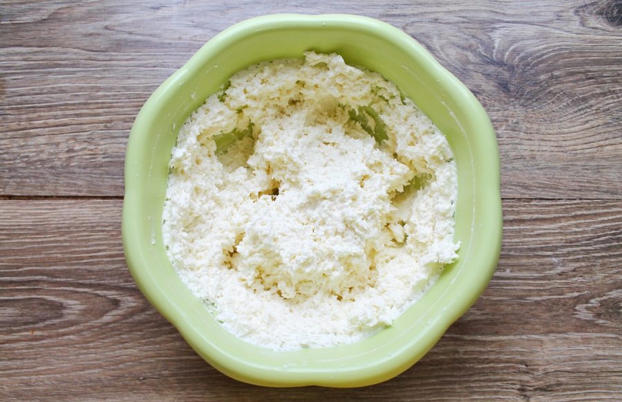 Dissolve the swollen gelatin in a water bath and pour it into the coconut mixture while whisking.