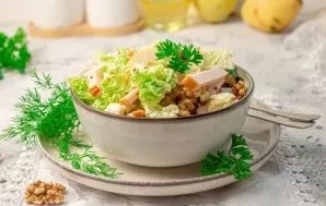 Serve the salad right away! Delicious!