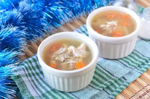 Pour the meat with broth, let cool on the table, then keep in the refrigerator for 1 hour.