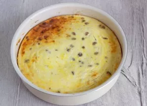 The curd casserole is ready. Turn over on a plate and serve warm or cold.