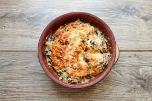 Return the chicken to the oven and bake for another 10-15 minutes until golden. After a while, remove the form with the prepared chicken ...