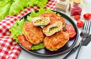 Stuffed chicken cutlets are ready.