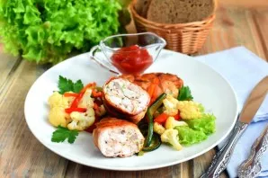 Serve cutlets immediately, hot. For a side dish, vegetables are perfect, which can be easily fried in the fat remaining after cooking cut...