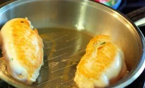 Fry on all sides until an appetizing crust appears.