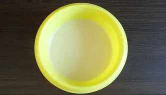 Stir. You should get a mass with a consistency similar to cottage cheese.