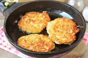After 3-4 minutes, turn over and bake on the other side for the same amount of time until the pancakes turn golden.