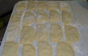 Those who do not sleep can simply strongly pinch the edges with a fork.