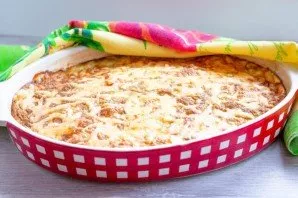 When the stew is ready, turn off the oven and leave for 10-15 minutes. Then you can serve. 
 Delicious!