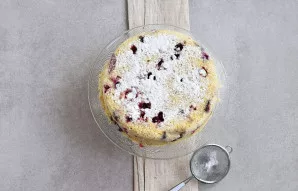 Remove the cake from the form, let it cool a little and serve, sprinkled with powdered sugar.