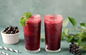 Blackcurrant lemonade ready.