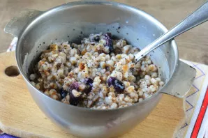Stir in the porridge and youre done. Serve to the festive table.