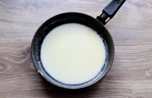 Pour cream, salt and mix.