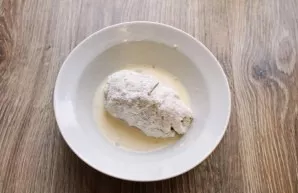 Stir the egg until smooth and immerse each wrapper completely in the whisk.