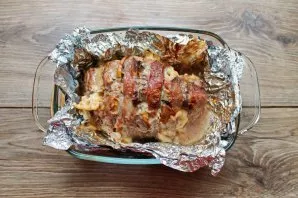 Remove the foil from the top and bake for 15-20 minutes. Remove the meat and leave to 