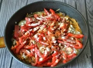 Add rice vinegar to the pan, add water, cover and simmer for 20 minutes. At the end of the stew, add salt to taste.