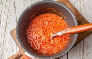 Remove the finished sauce from the stove and let cool.