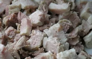 Cut the meat into pieces and put in the broth. Salt the soup.