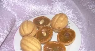 Fill the shells with ruddy and glue them together. You can put pieces of any nuts inside the nut.