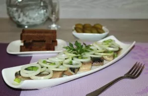 This herring is extremely tasty. Delicious!