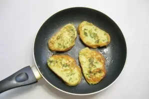 Fry the toast on all sides until golden brown.