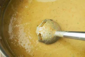 Crush the soup with a blender. If there is no technique at hand, you can use a potato grater, but the consistency will be slightly differ...