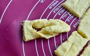 Turn one edge through the hole. Fry the prepared sagebrush in heated vegetable oil over medium heat until a beautiful and golden brown co...