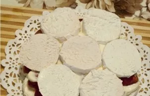 Lay out a layer of marshmallows and gently, just a little, press with your hands to make the layers denser.