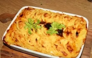 And bake in an oven heated to 180 degrees for 35-40 minutes until browned. We take the dish out of the oven, let it rest for a couple of ...