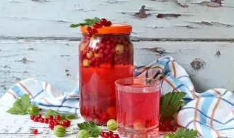 Gooseberry and red currant compote for the winter