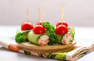 Cucumber rolls with filling