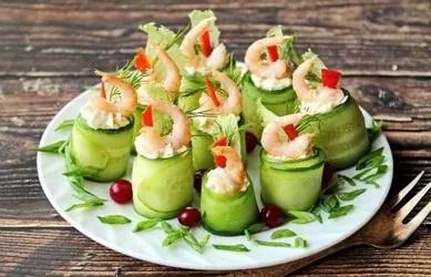 Cucumber rolls with shrimp