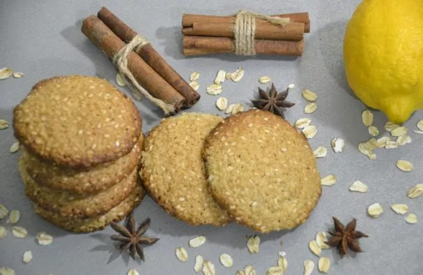 Oatmeal cookies with sesame seeds