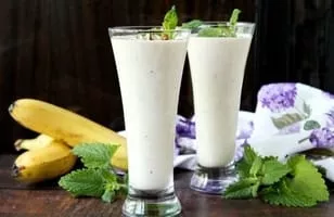 Banana smoothie with cookies and nuts