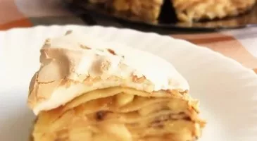 Pancake pie with apples