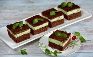 Brownie with mint