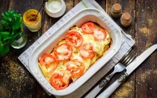 Potatoes in the oven with tomatoes