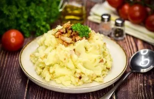 Mashed potatoes with bacon